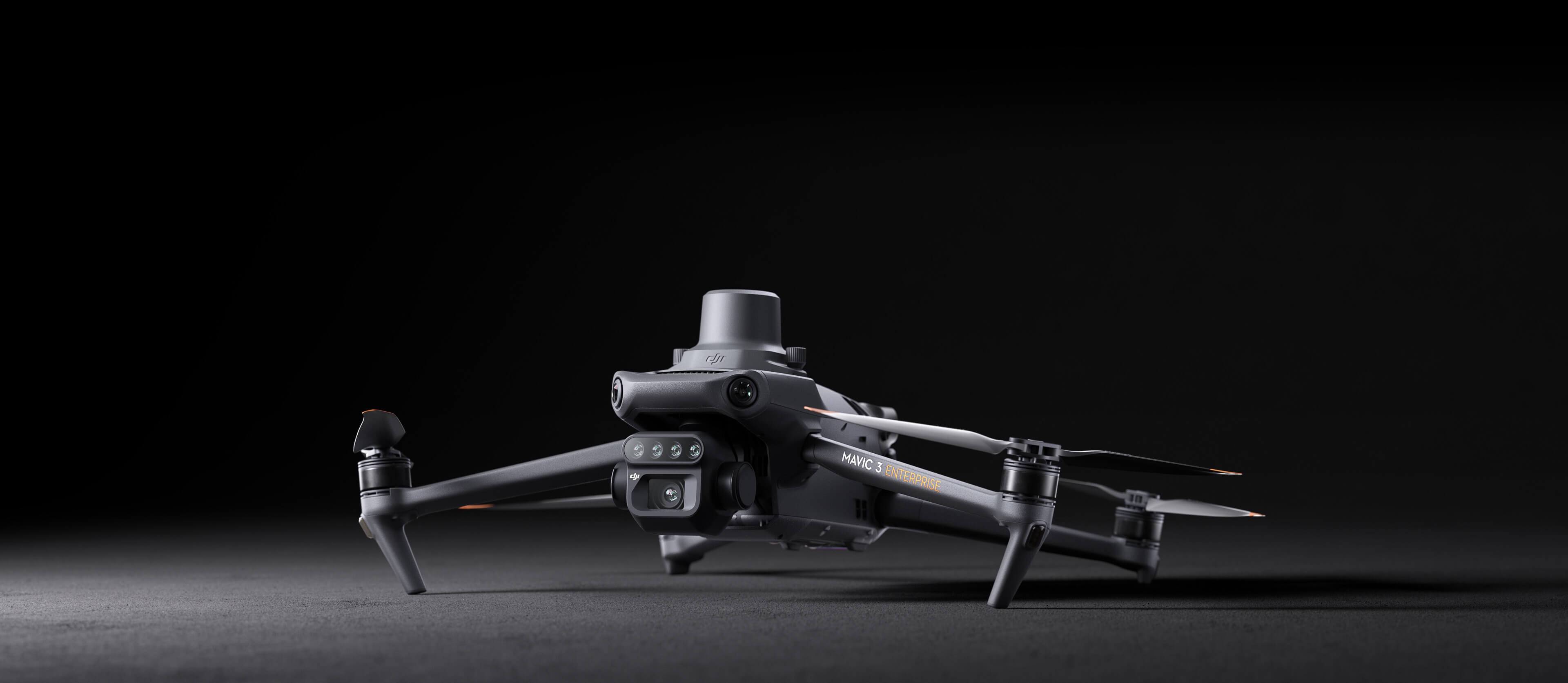 DJI Mavic 3 Multispectral · fotografia oficial de estúdio DJI